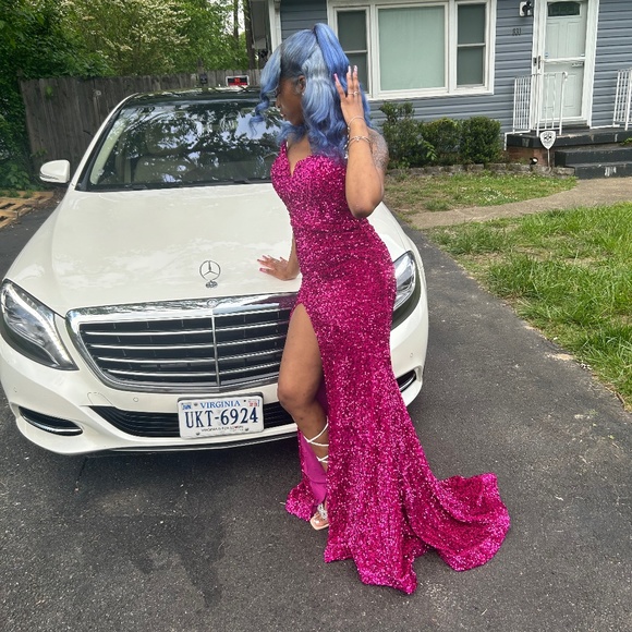 I am selling my prom dress